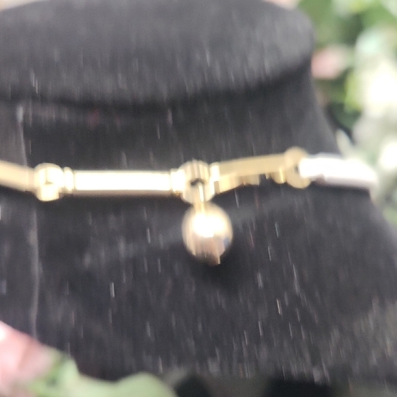 Gold and White Necklace Modern Fashion Jewelry - Picture 4 of 5